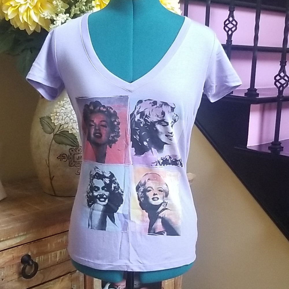 New Old Navy Collectabilitees Tee - SZ XS